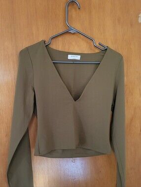 Babaton Olive V-Neck Crop Long Sleeve Top